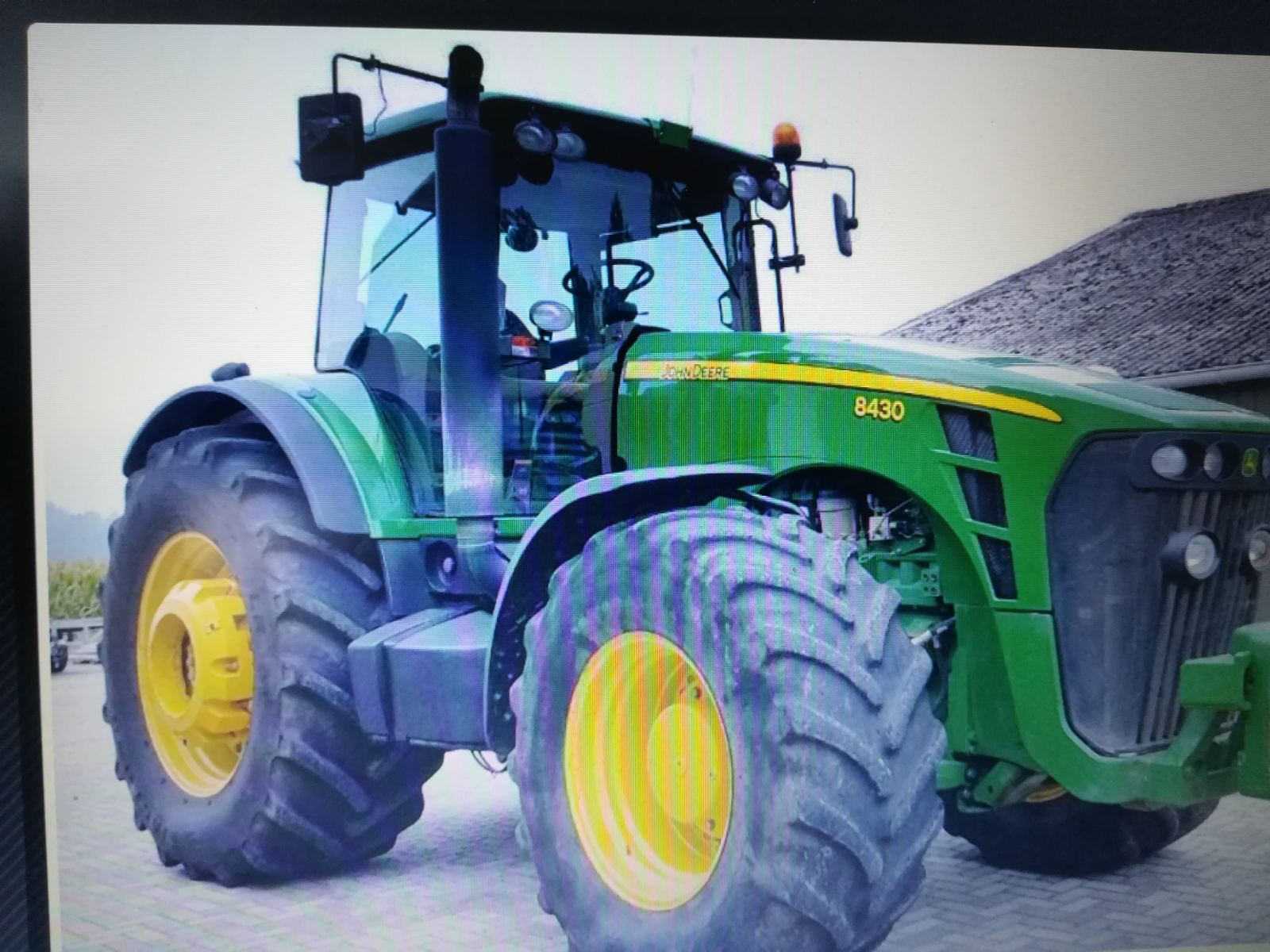 Трактор John Deere 8430